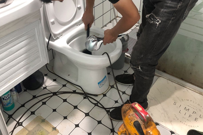 莱芜马桶堵塞自己疏通还是找师傅？专业上门服务让你省时更省心